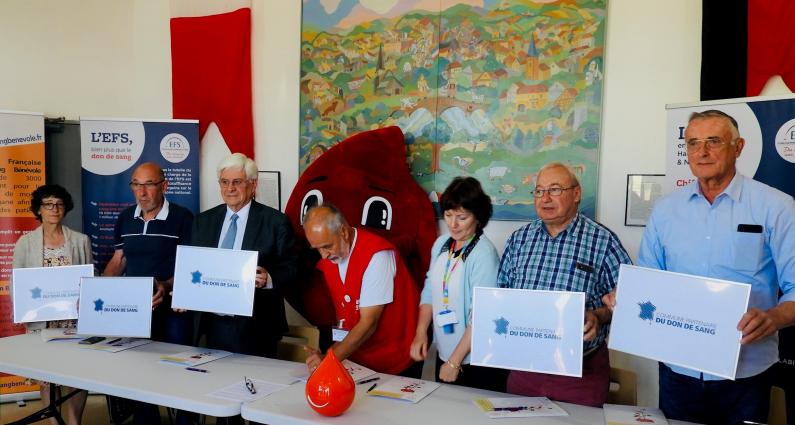 Les 7 signataires de la convention de partenariat Vallée de l'Eure, label "communes partenaires du don de sang"